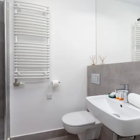 Saska Blu Premium By Renters